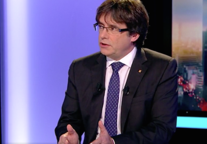 Carles Puigdemontek Belgikako telebistan eskainitako elkarrizketaren irudia. 