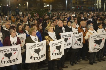 Integrantes de Etxerat en la manifestación del 11 de enero en Bilbo. (Gorka Rubio/FOKU)