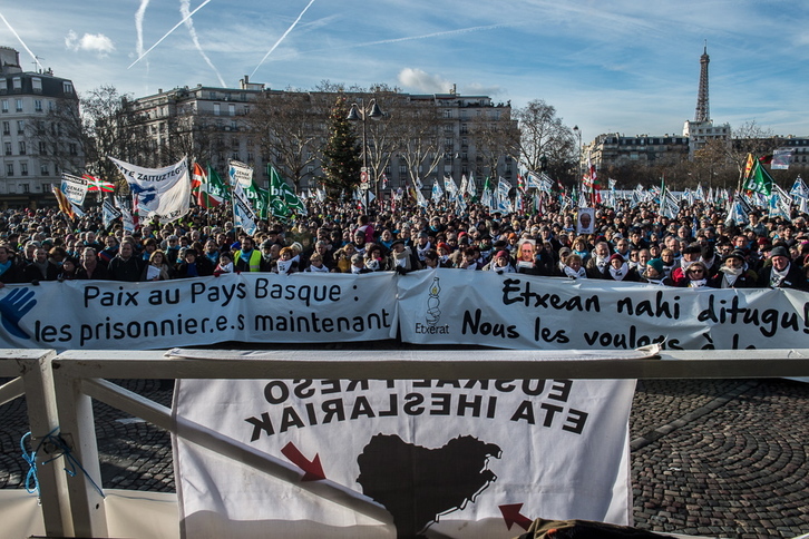 Bake prozesuaren aldeko manifestazioa Parisen. © Marisol RAMIREZ
