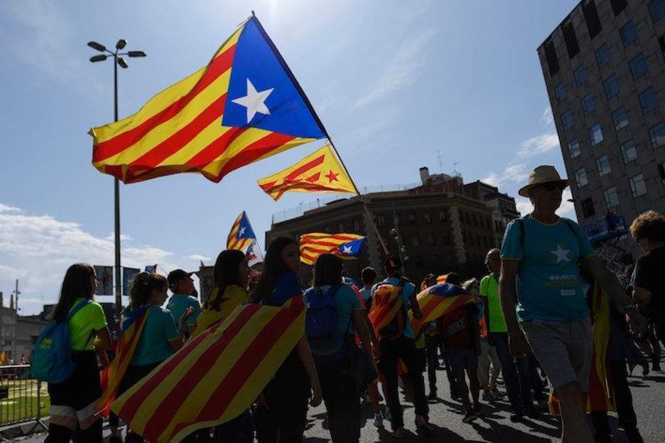 La manifestación ha empezado a las 17.14 horas. (Josep LAGO/AFP)