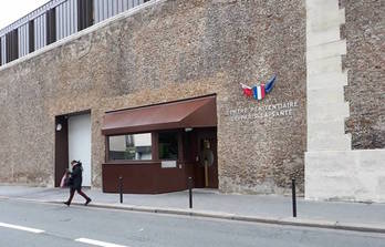 Entrada principal de la vetusta prisión parisina de La Santé. (20minutes)